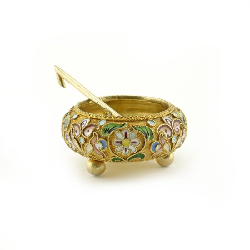An assembled pair of Russian silver gilt and shaded cloisonné enamel open salts with two salt spoons by Feodor Rückert - Image 2