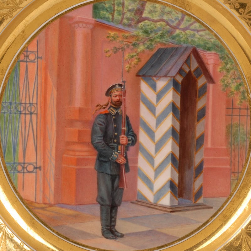 Russian Imperial Porcelain Factory Military Plate with a view of a member of the Guard Équipage - Image 2
