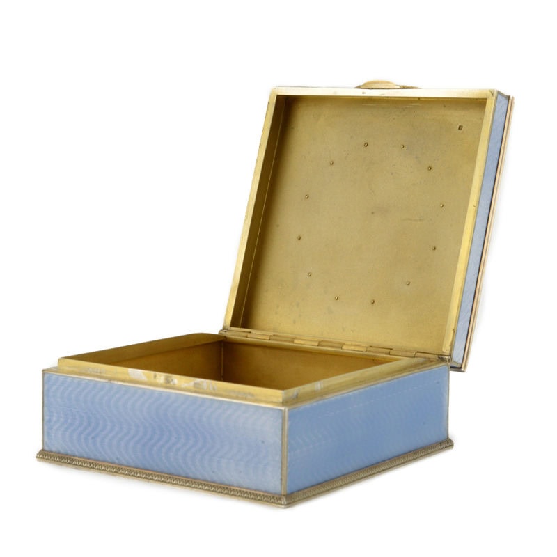 A jeweled gold-mounted guilloché enamel table box by Ivan Britzin - Image 7