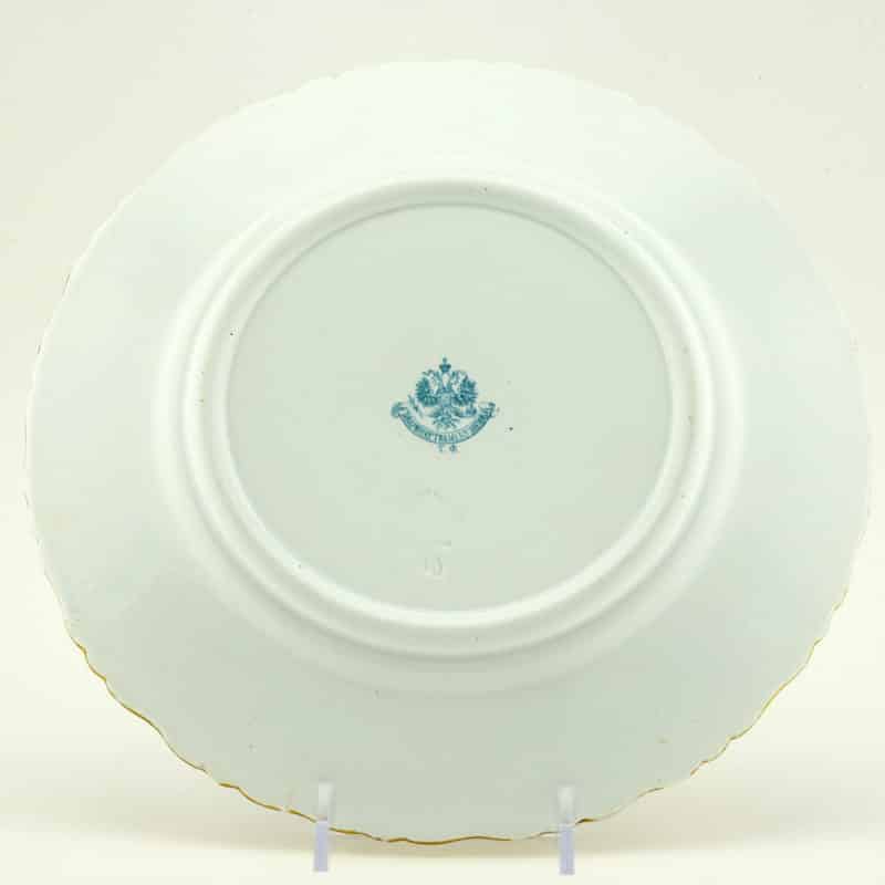 An Russian faience plate with a scene from the bylina "Solovey Budimirovich" by the Kuznetsov Factory in Tver - Image 3