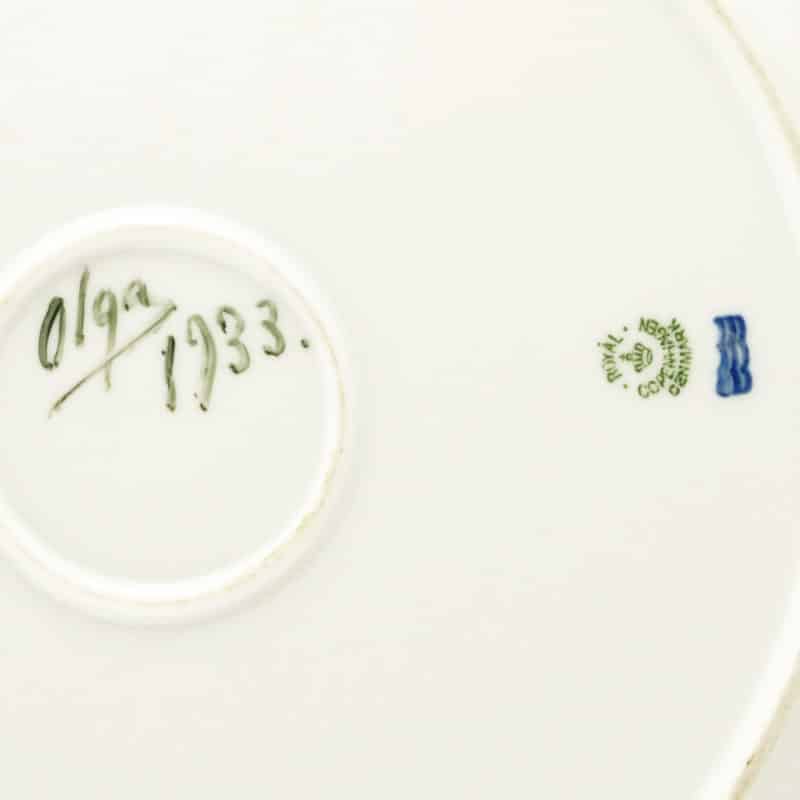 A Porcelain Platter Handpainted by Grand Duchess Olga Alexandrovna - Image 2