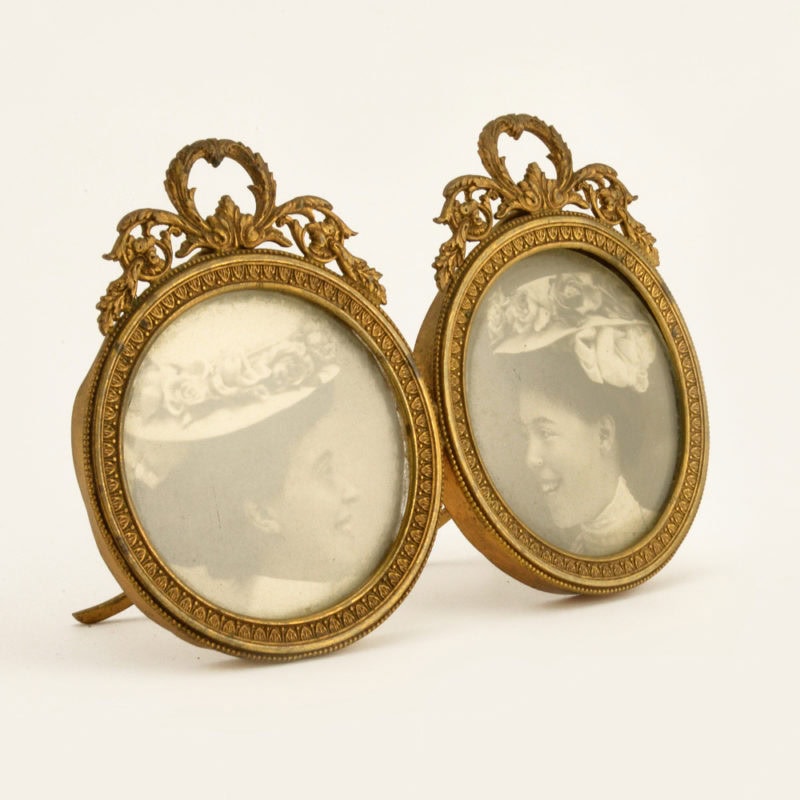 A Pair of Photographs of Grand Duchesses Olga & Xenia in a Gilt Brass Double Frame - Image 2