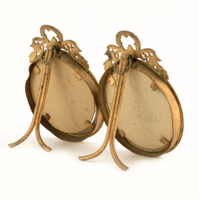 A Pair of Photographs of Grand Duchesses Olga & Xenia in a Gilt Brass Double Frame - Image 3
