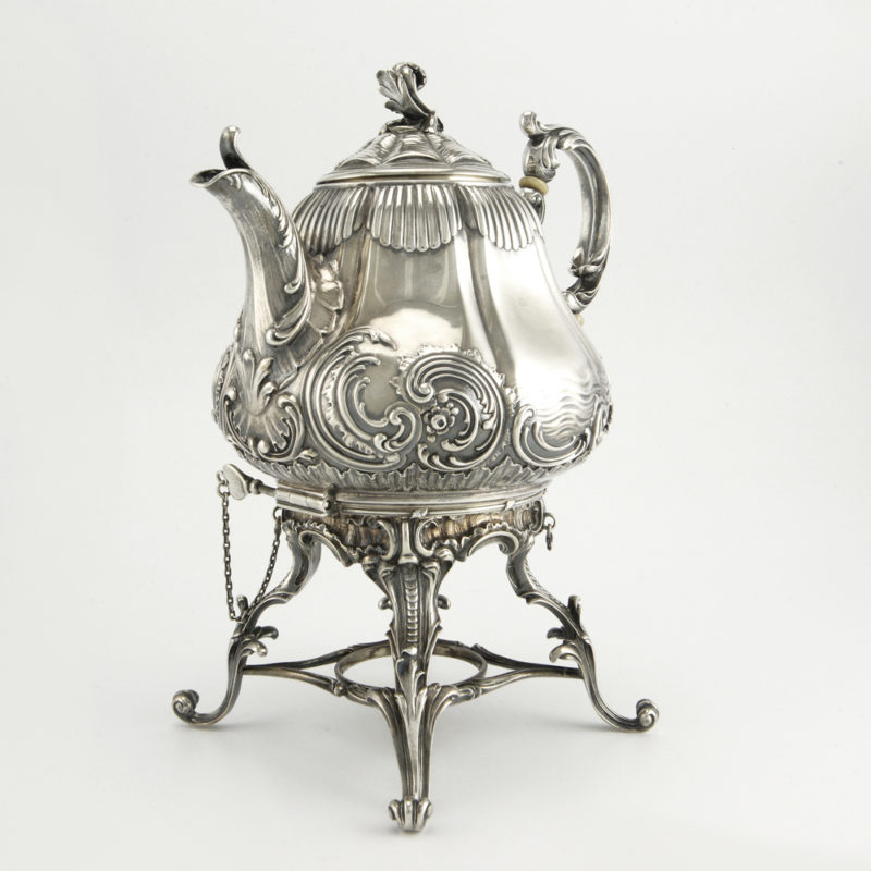 A Fabergé silver teapot & burner stand by workmaster Julius Rappoport - Image 2