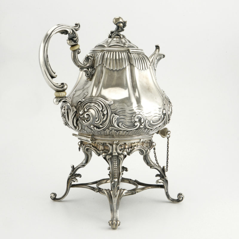 A Fabergé silver teapot & burner stand by workmaster Julius Rappoport - Image 3