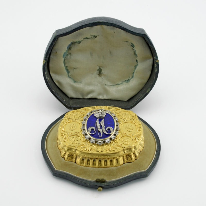 Empress Maria Alexandrovna: A diamond-set gold Imperial presentation snuffbox - Image 2