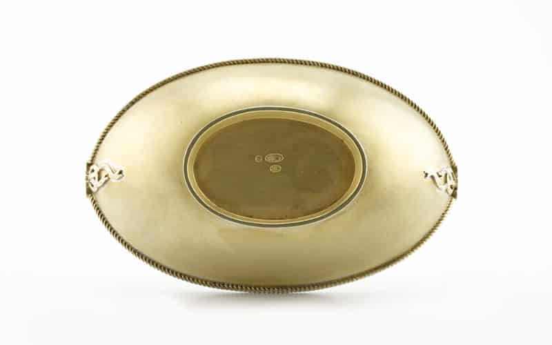 A Fabergé opalescent white guilloché enamel tray - Image 4