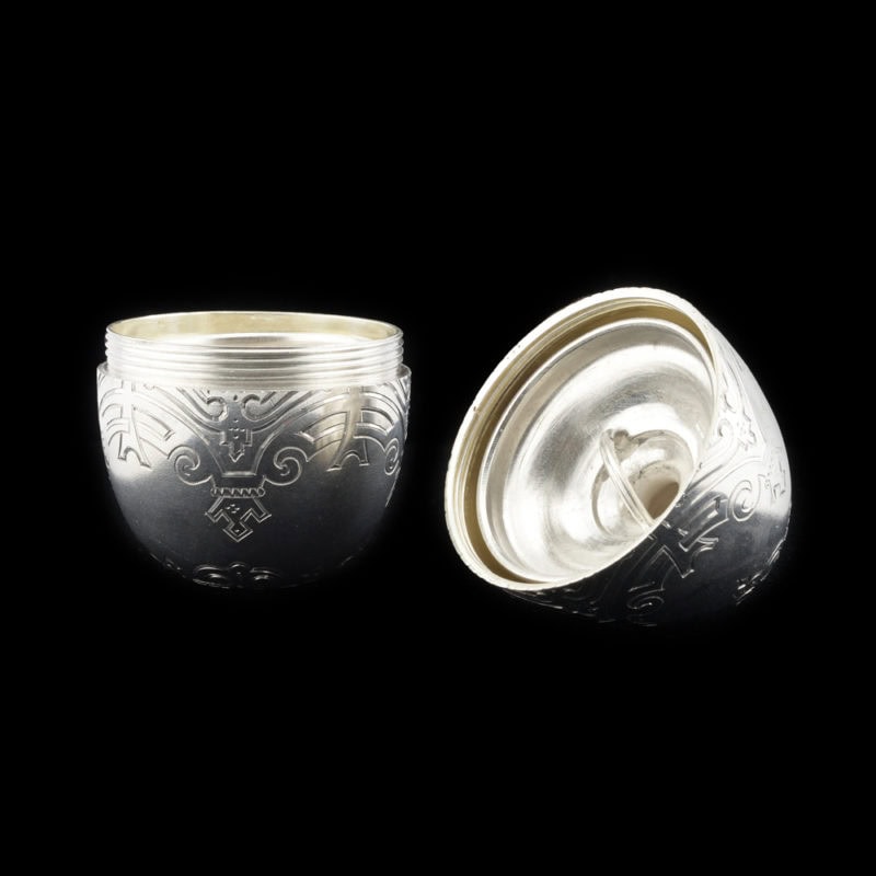 An engraved Russian silver Easter egg with stands - Image 4