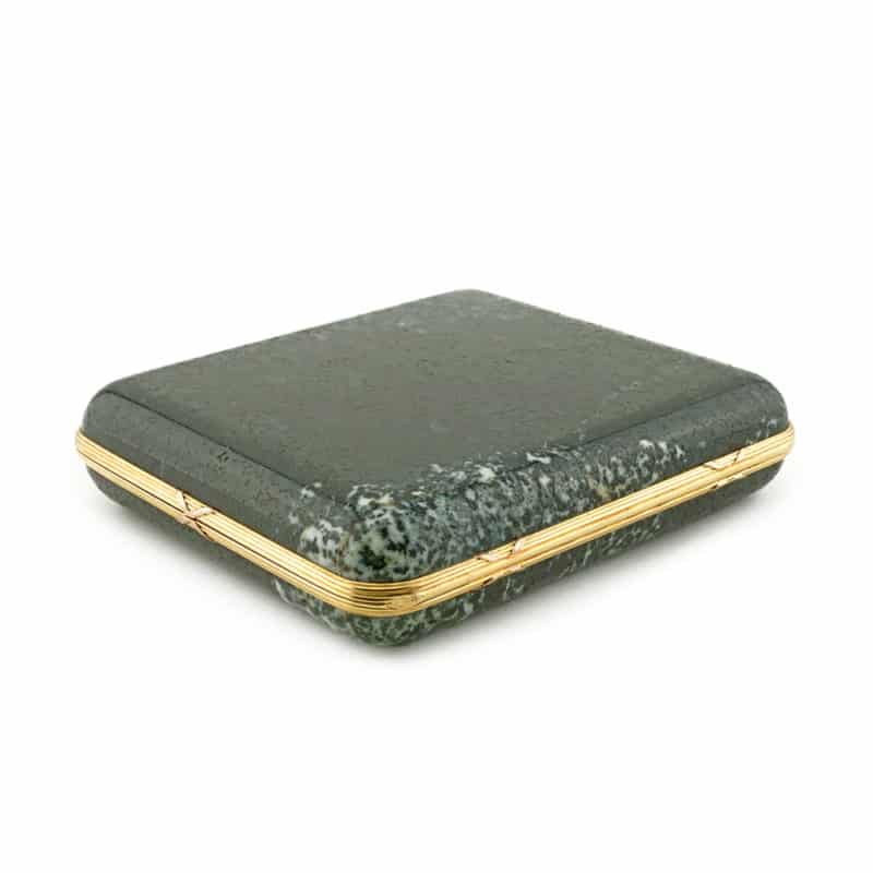C.K.G. Billings: A Fabergé two color gold-mounted moss agate presentation cigarette case - Image 4