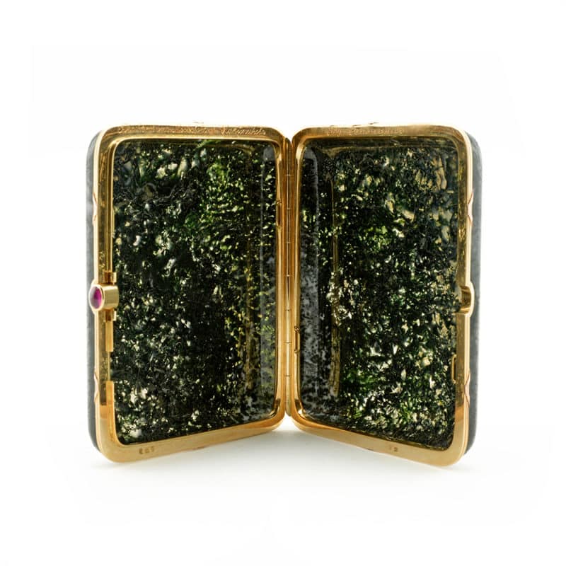 C.K.G. Billings: A Fabergé two color gold-mounted moss agate presentation cigarette case - Image 5
