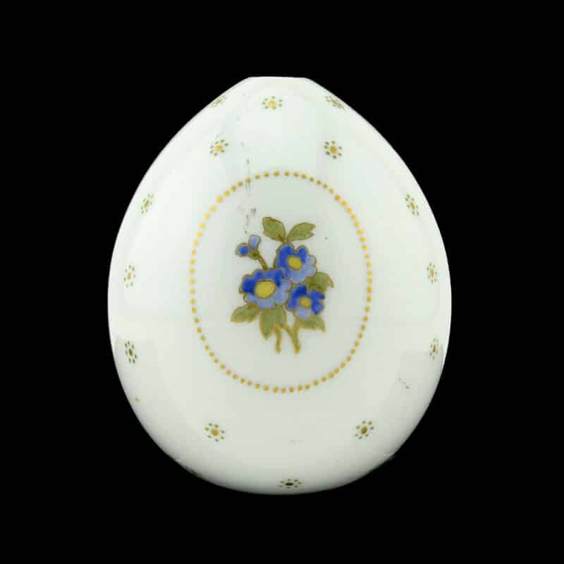 A Russian Imperial Porcelain Factory Floral Easter Egg - Image 4