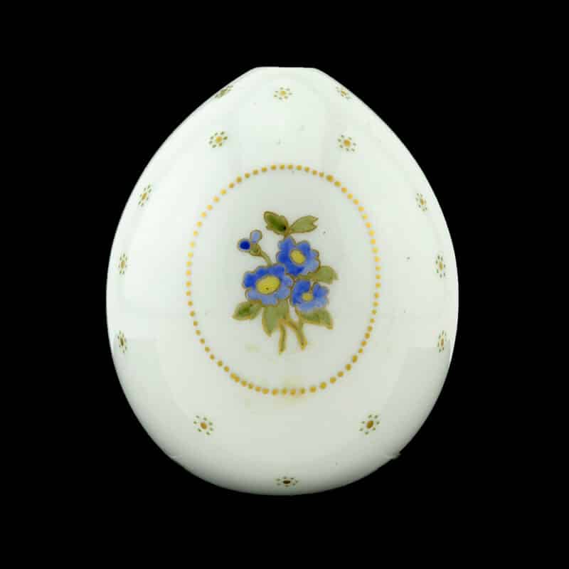 A Russian Imperial Porcelain Factory Floral Easter Egg - Image 3