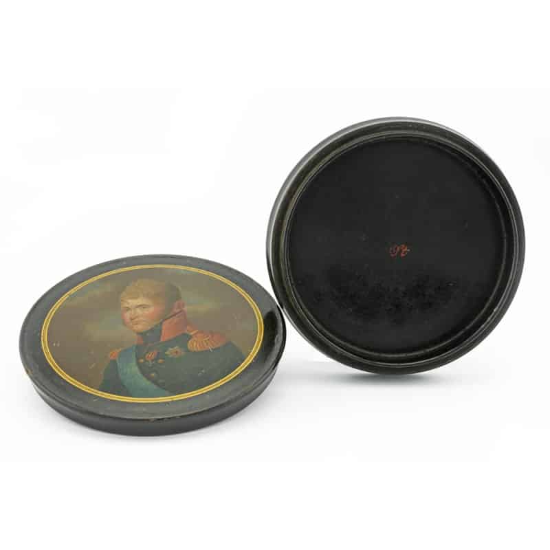 An early Russian lacquer snuff box with a portrait of Alexander I - Image 4