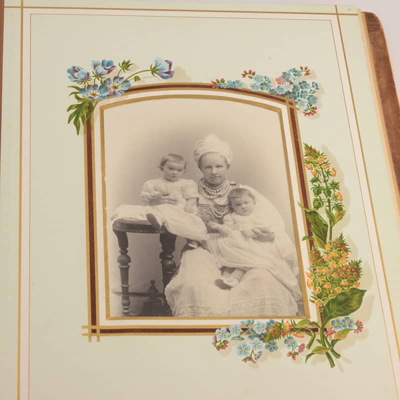 The Thiesse-Stewart Family: A Russian album with thirty-five portraits by important Russian photographers - Image 5