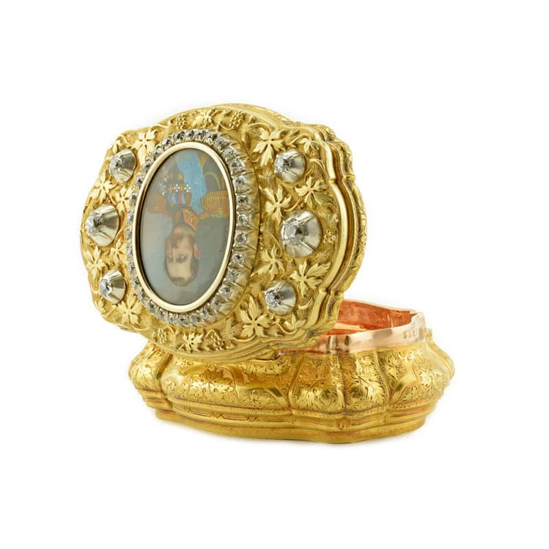A Diamond-Set Gold Imperial Presentation Snuffbox with Portrait of Emperor Alexander II - Image 4