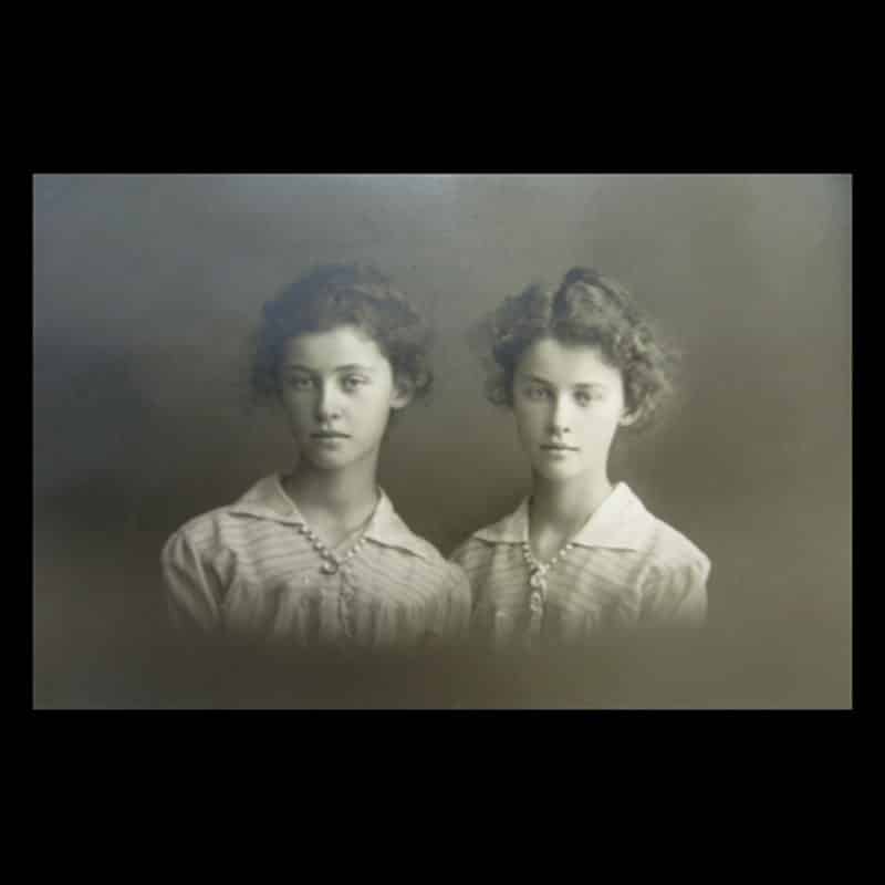 The Thiesse-Stewart Family: A Russian album with thirty-five portraits by important Russian photographers - Image 8